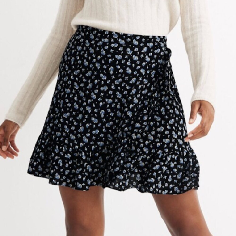 Madewell Black and Blue Floral Ruffle-Wrap Mini Skirt in Baby's Breath - Size 4
